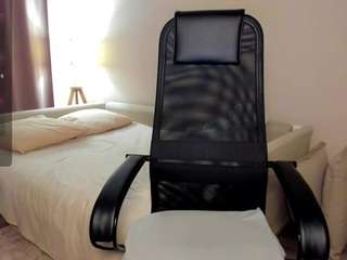 aliceevan's CamSoda show and profile