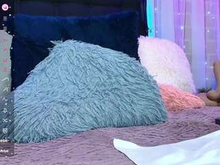 hannahot69's CamSoda show and profile