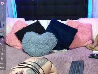 hannahot69's CamSoda show and profile