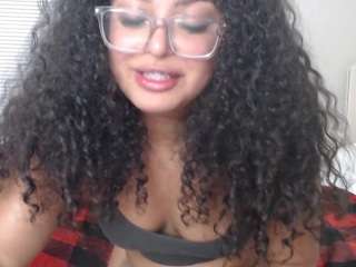 Live webcam model mmmmmmlia on Soda Cams