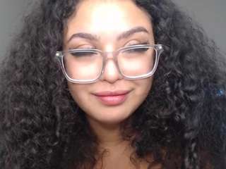 Live webcam model mmmmmmlia on Soda Cams