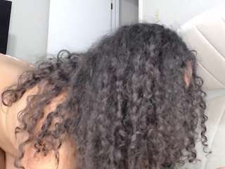 Live webcam model mmmmmmlia on Soda Cams