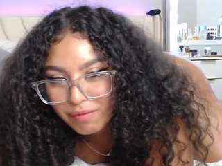 Live webcam model mmmmmmlia on Soda Cams