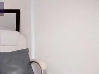 emma-white001
