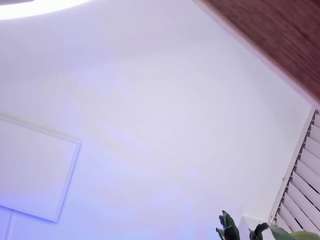 emma-white001