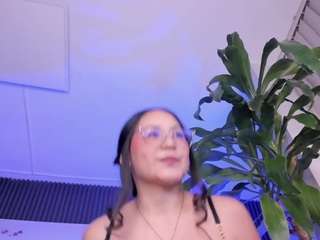 emma-white001
