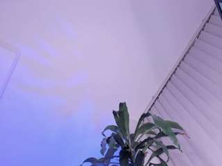 emma-white001
