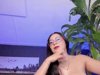 emma-white001