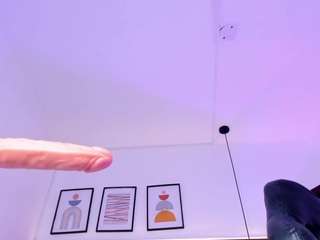 emma-white001