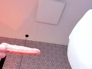 emma-white001