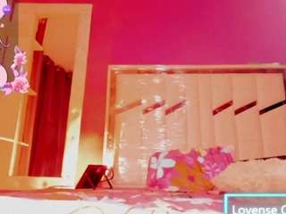Pheyton-Hott live cam — anal toys, black hair, brown eyes