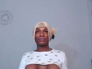 sexyslimcat Live Webcam on CamSoda