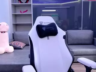 Fit Cougar's Live Sex Cam Show