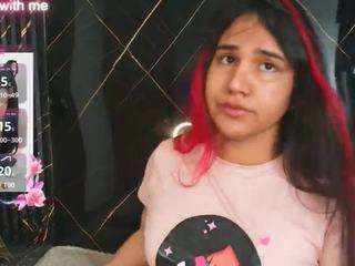 le modèle kagomi01 est en webcam porno dans un show sur le site camsoda, il possède les tags suivants: anal-toys,average,black-hair,brown-eyes,dirty talk,no drinking,no smoking,orgasm,spank,tattoos,tease,tiny tits,hd,small-tits