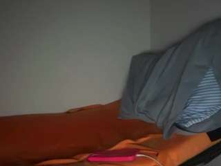 Emily live cam preview