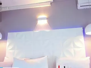 MiaTomas's Live Sex Cam Show