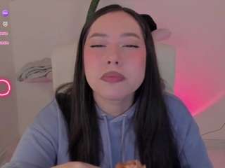 bubble-gum, female webcam model,  years old, on live webcam