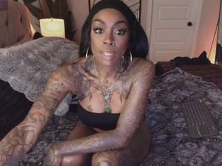 Live webcam model iamtattedqueen on Soda Cams
