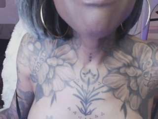 iamtattedqueen Live Webcam on CamSoda