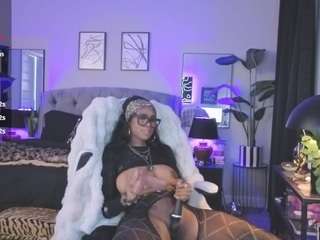 TattedVixen live webcam show