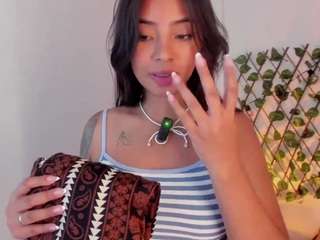 Live webcam model victoria-becker on Soda Cams