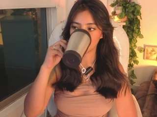 Este modelo está en vivo ahora. victoria-becker