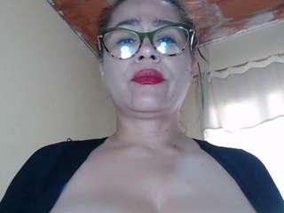 Milfcamila live cam preview