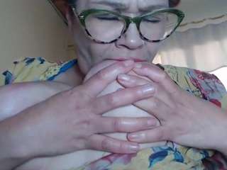 Milfcamila live cam preview