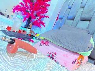 liaantonela69's live room