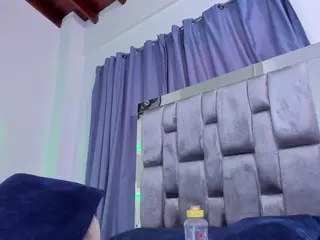 liaantonela69's Live Sex Cam Show