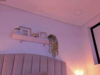 mia-thompson-1 Live Webcam on CamSoda