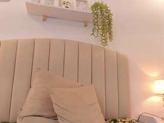 mia-thompson-1 Live Webcam on CamSoda