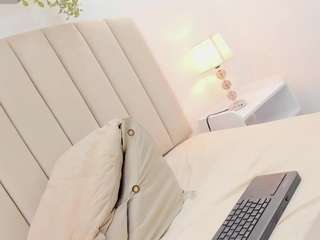 mia-thompson-1 Live Webcam on CamSoda