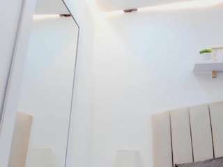  mia-thompson-1 chat room