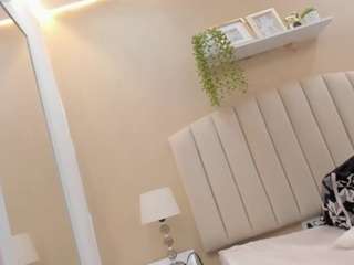 mia-thompson-1 webcam model