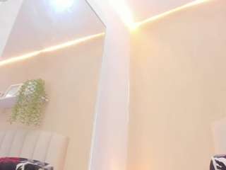 mia-thompson-1 webcam