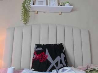 mia-thompson-1 webcam model