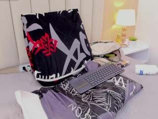 Mia-Thompson-1 live webcam on Soda Cams