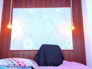 mia-thompson-1 live cam profile