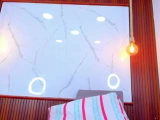 mia-thompson-1 webcam