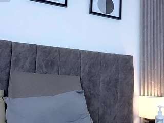 mia-thompson-1 webcam