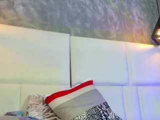 mia-thompson-1's live room