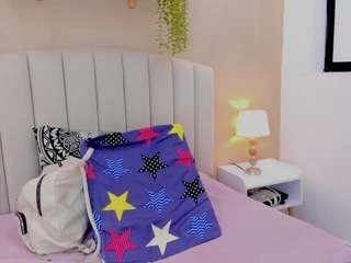 mia-thompson-1's live room