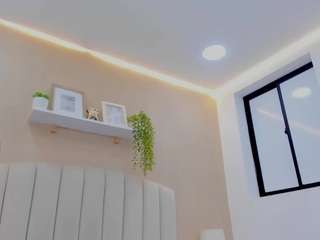 mia-thompson-1 live webcam show