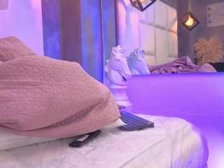 Mia-Thompson-1 live cam preview