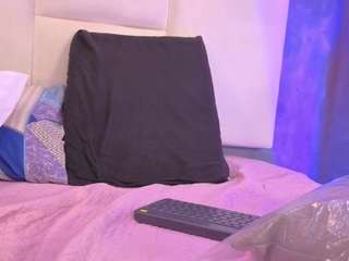 Mia-Thompson-1 live cam preview