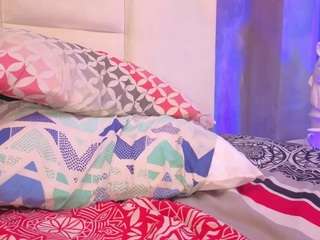 Mia-Thompson-1 live cam preview