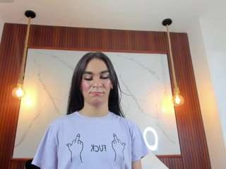 mia-thompson-1's live room