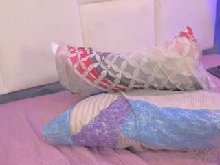 Mia-Thompson-1 live cam preview