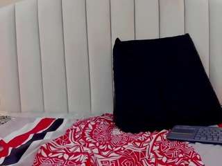 Mia-Thompson-1 live cam preview